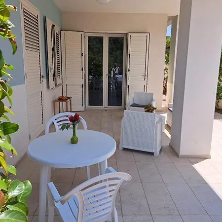 Holiday home Brezza Di Mare A 50 Metri Dal Mare Di Baia *